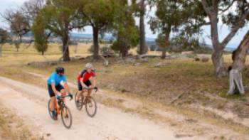 Cycling through Beechworth on the Murray to Mountains Rail Trail | Ride High Country