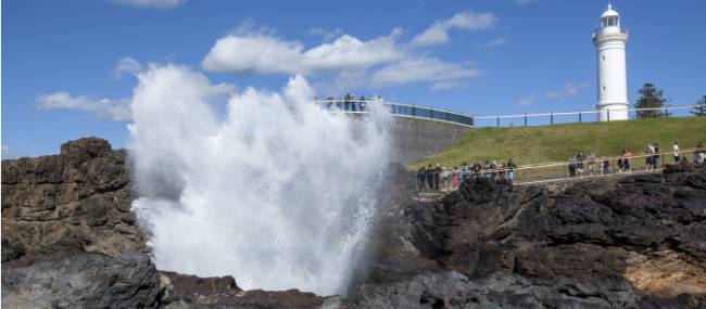 The famous Kiama blowhole and lighthouse | Destination NSW